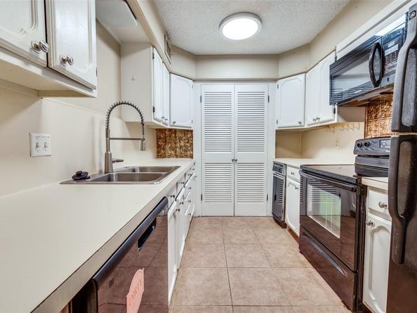 412  Hollyhill Lane , Denton Texas 76205