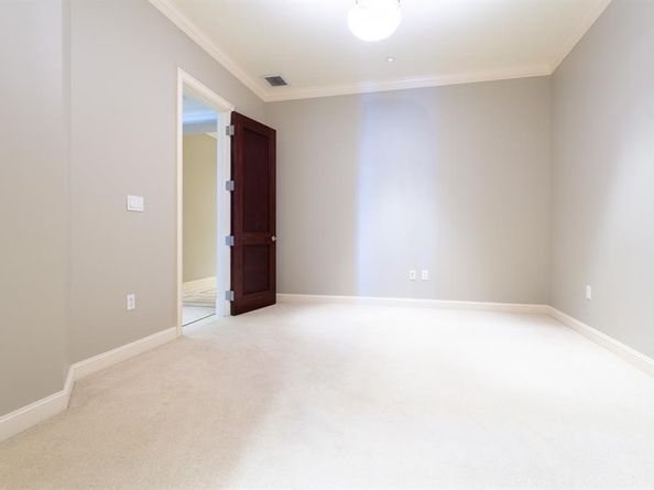 2525 N PEARL Street  1002, Dallas Texas 75201