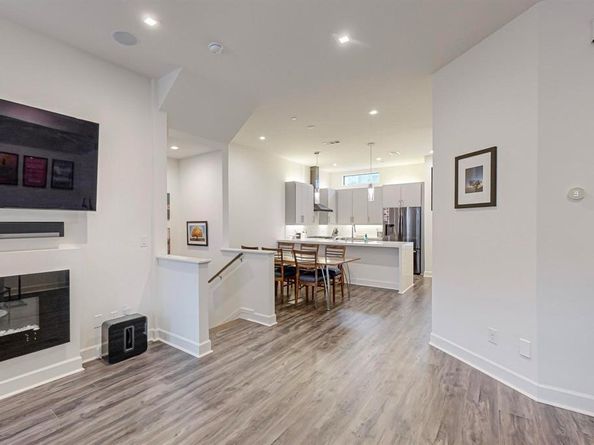 1813  Park Avenue  204, Dallas Texas 75215