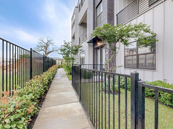 1813  Park Avenue  204, Dallas Texas 75215