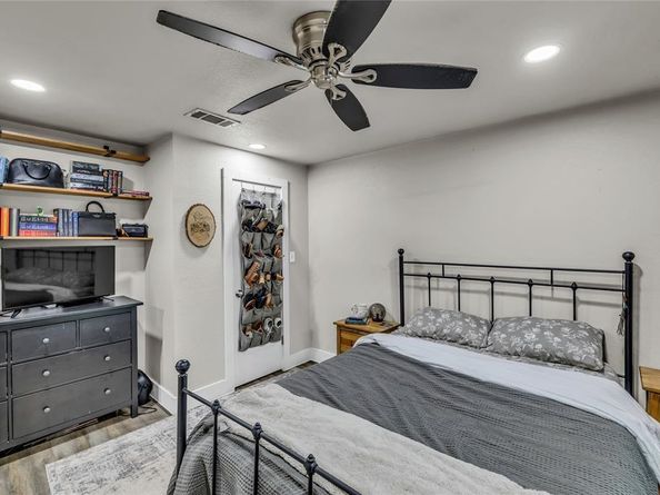 323 S Main Street , Cedar Hill Texas 75104