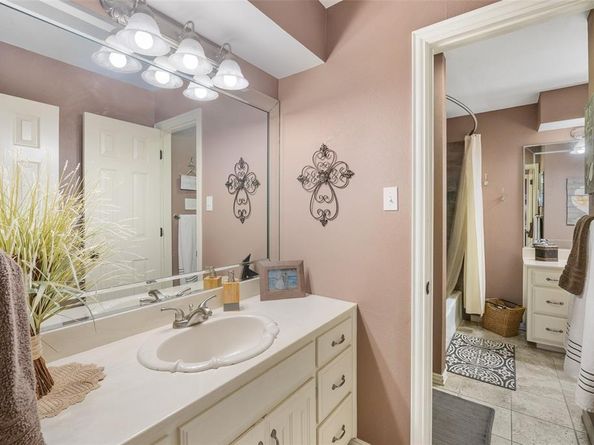 5000  Bridgewater Drive , Arlington Texas 76017