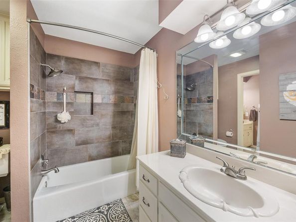 5000  Bridgewater Drive , Arlington Texas 76017