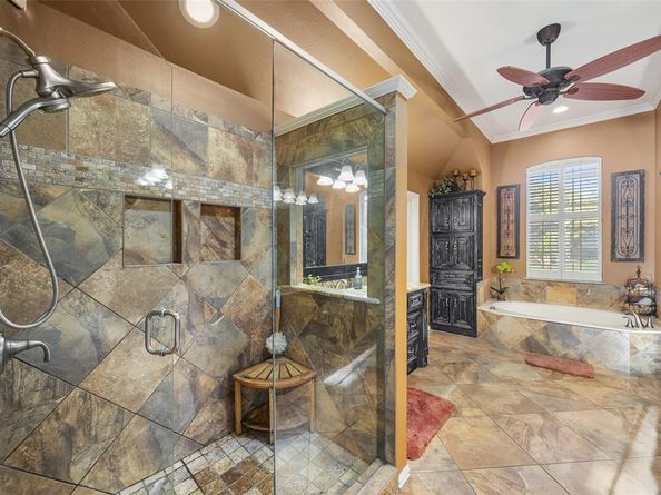 5000  Bridgewater Drive , Arlington Texas 76017