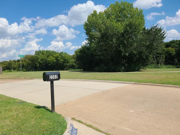 2352  Warrington Drive , Grand Prairie Texas 75052