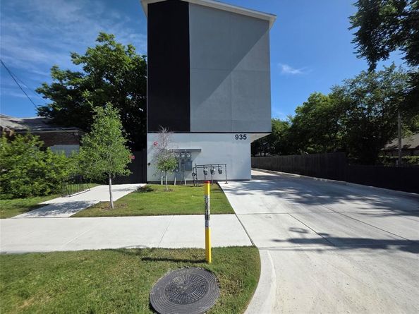 937 W 12th Street , Dallas Texas 75208