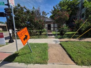 937 W 12th Street , Dallas Texas 75208