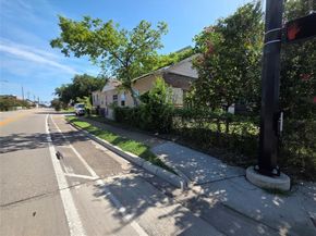 937 W 12th Street , Dallas Texas 75208