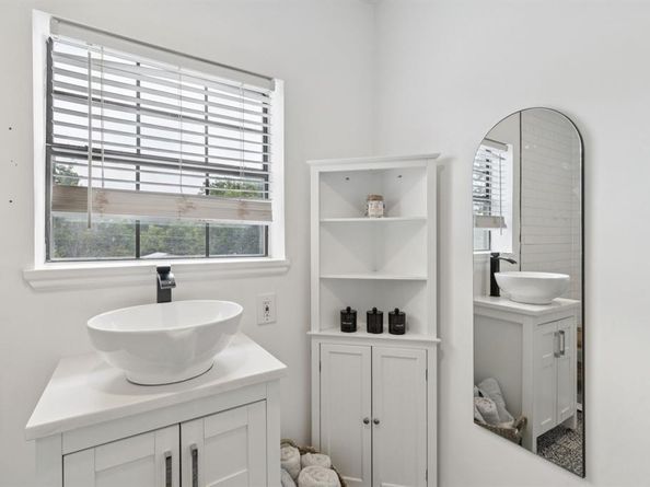 614  Winston Street , Dallas Texas 75208