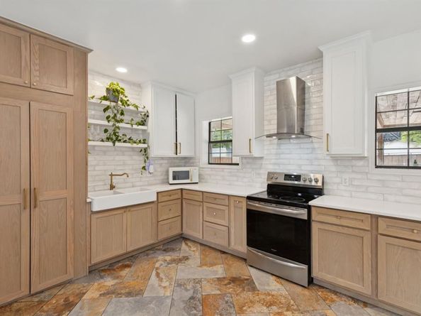 614  Winston Street , Dallas Texas 75208