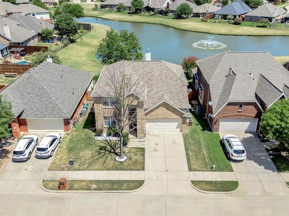 5712  Meadowglen Drive , Denton Texas 76226