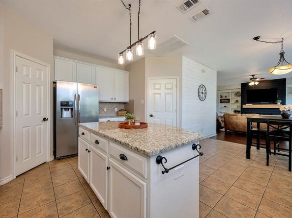 5712  Meadowglen Drive , Denton Texas 76226