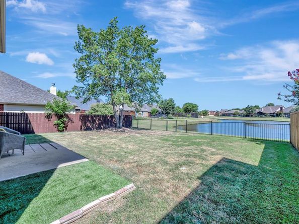 5712  Meadowglen Drive , Denton Texas 76226