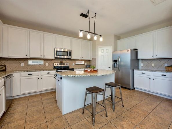 5712  Meadowglen Drive , Denton Texas 76226