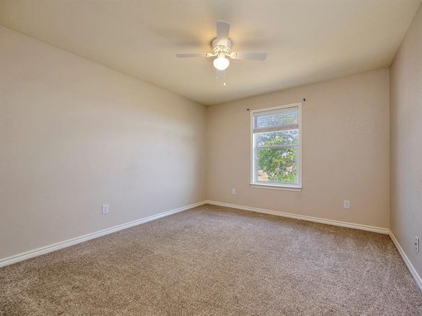 5712  Meadowglen Drive , Denton Texas 76226