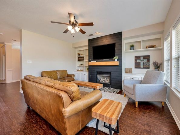 5712  Meadowglen Drive , Denton Texas 76226