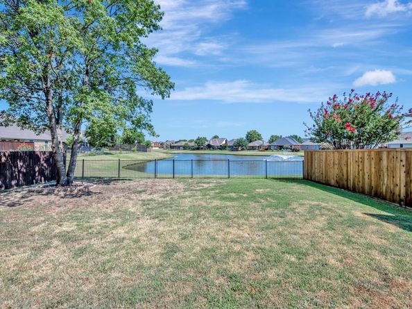 5712  Meadowglen Drive , Denton Texas 76226