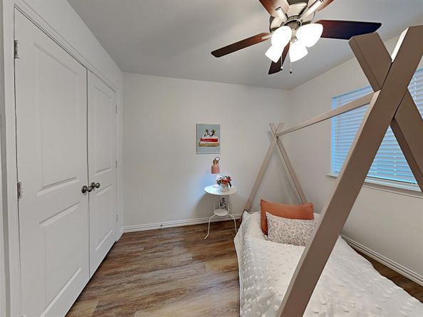 1601-1602  Boxwood Lane , Forest Hill Texas 76140