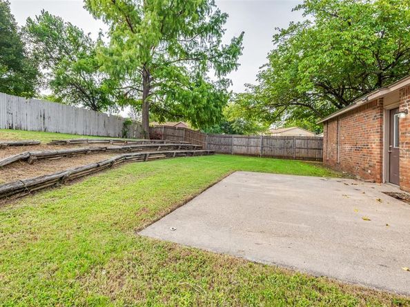 2046  Sheriff Drive , Grand Prairie Texas 75051