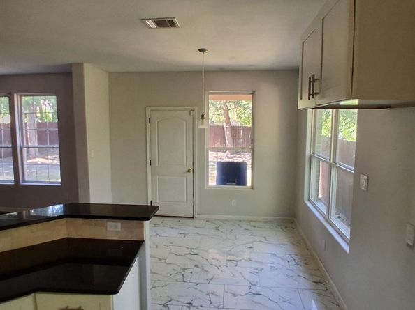 2527  Wilhurt Avenue , Dallas Texas 75216
