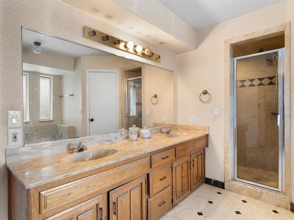 2214  Valley Mill  , Carrollton Texas 75006