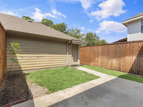 2407  Knight Street , Dallas Texas 75219