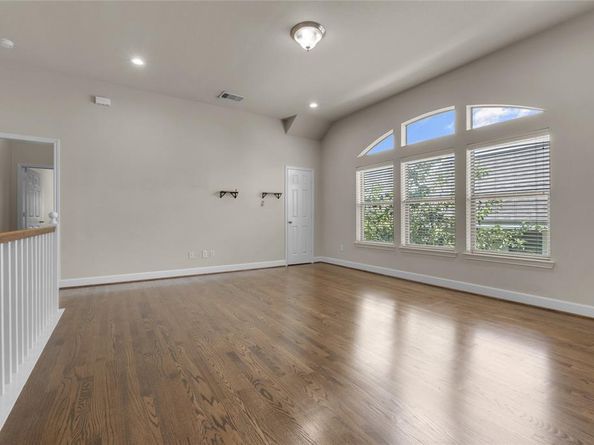 2407  Knight Street , Dallas Texas 75219