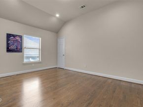 2407  Knight Street , Dallas Texas 75219