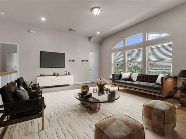 2407  Knight Street , Dallas Texas 75219