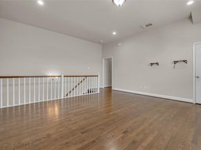 2407  Knight Street , Dallas Texas 75219