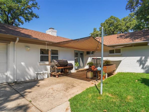 101 W Ash Lane , Euless Texas 76039