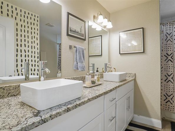 101 W Ash Lane , Euless Texas 76039