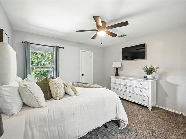 1008  Forest Creek Street , Benbrook Texas 76126