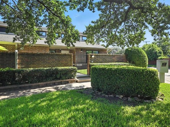1008  Forest Creek Street , Benbrook Texas 76126