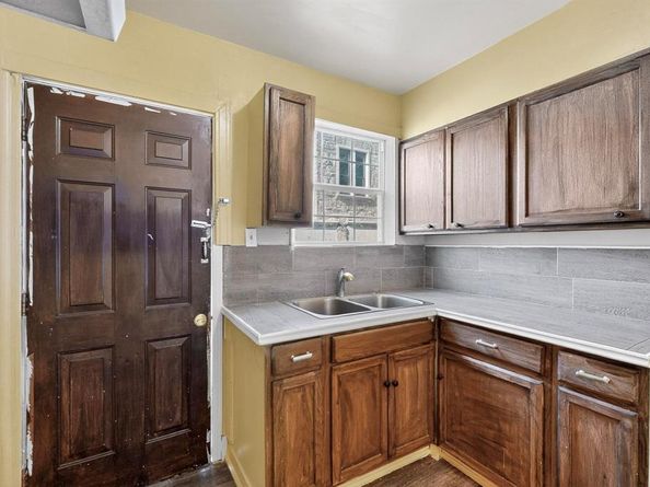 5020  Pershing Street , Dallas Texas 75206