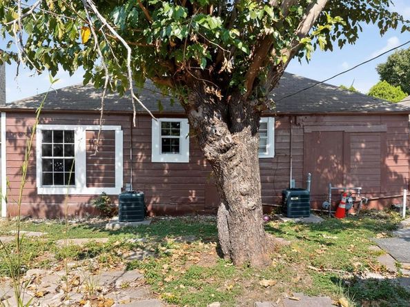 5020  Pershing Street , Dallas Texas 75206