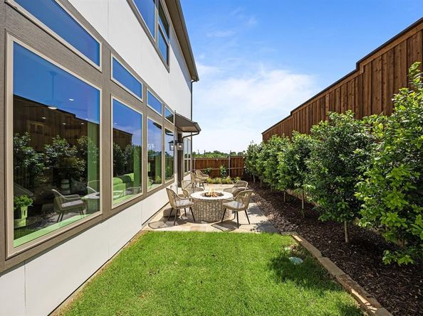 9141  Amilie Vue Lane , Dallas Texas 75243