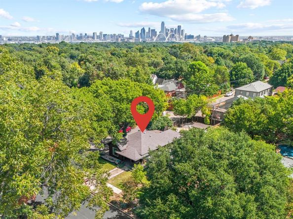 938 N Clinton Avenue , Dallas Texas 75208
