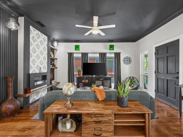 938 N Clinton Avenue , Dallas Texas 75208