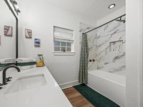 938 N Clinton Avenue , Dallas Texas 75208