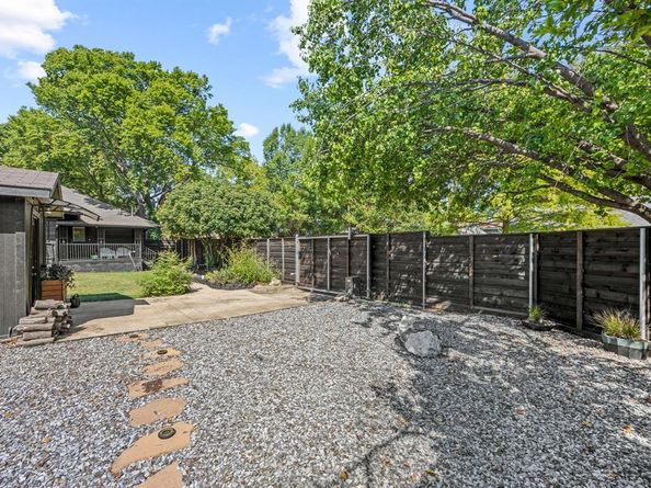 938 N Clinton Avenue , Dallas Texas 75208