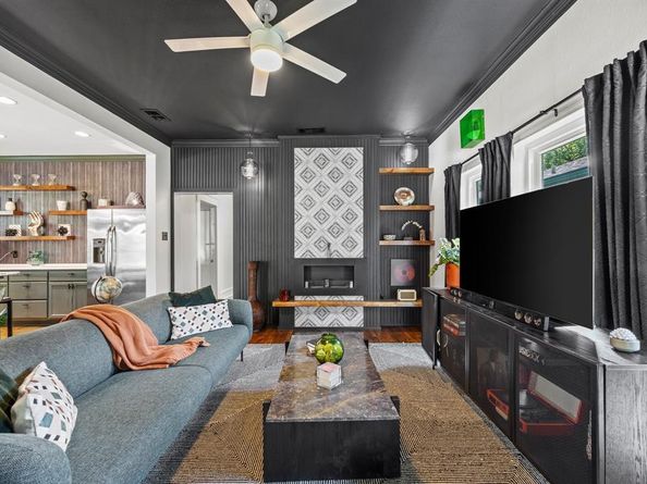 938 N Clinton Avenue , Dallas Texas 75208