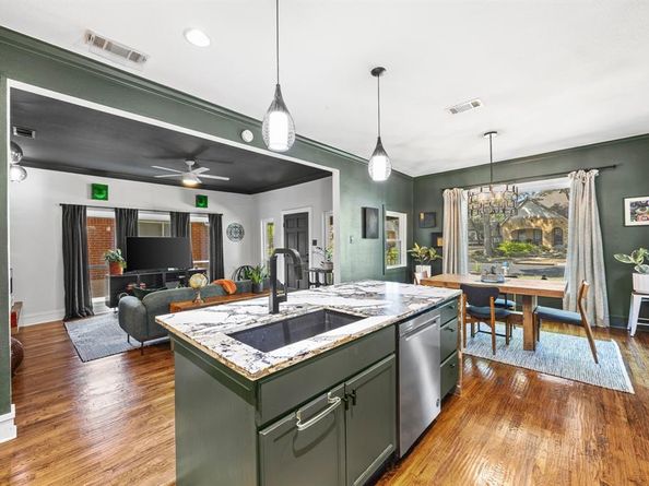 938 N Clinton Avenue , Dallas Texas 75208
