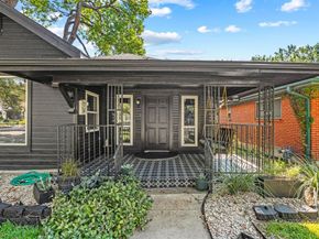 938 N Clinton Avenue , Dallas Texas 75208