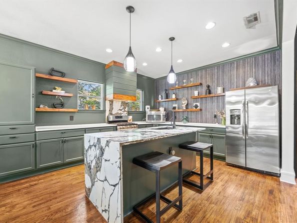 938 N Clinton Avenue , Dallas Texas 75208