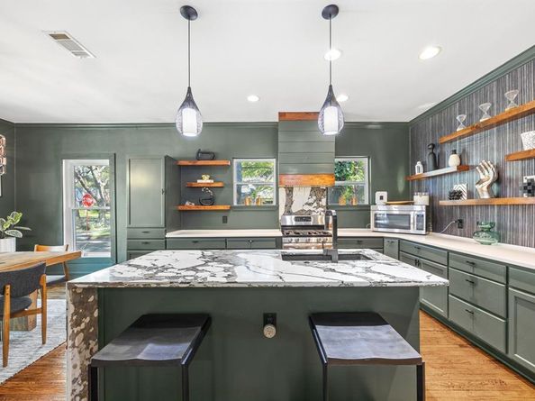 938 N Clinton Avenue , Dallas Texas 75208