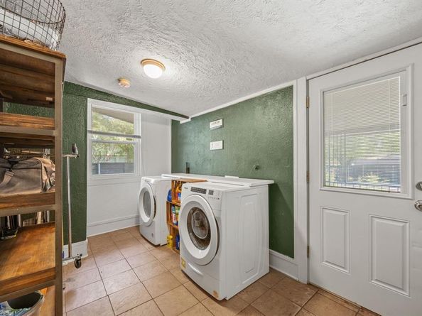 938 N Clinton Avenue , Dallas Texas 75208
