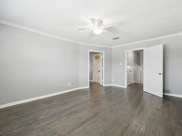 207 E Harwood Road  14, Euless Texas 76039