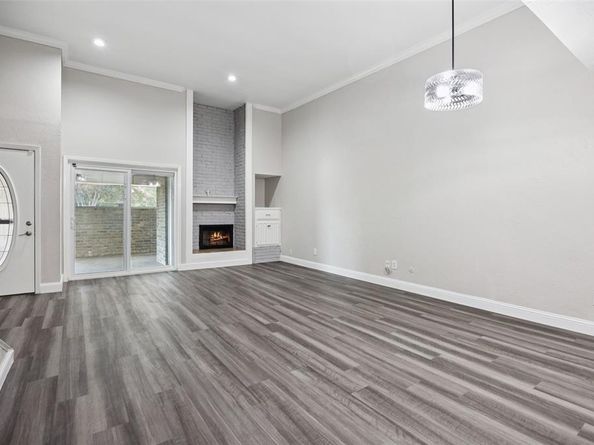 207 E Harwood Road  14, Euless Texas 76039