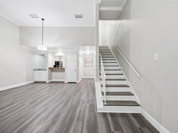 207 E Harwood Road  14, Euless Texas 76039